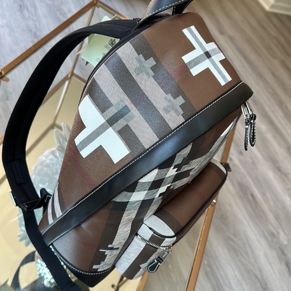 Authentic Burberry backpack - Picture 13 of 16